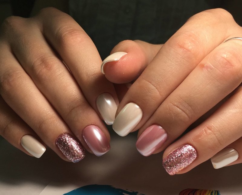 Roze paarlemoeren nagels