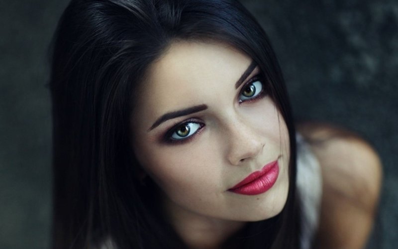 Makijaż dla brunetek o zielonych oczach