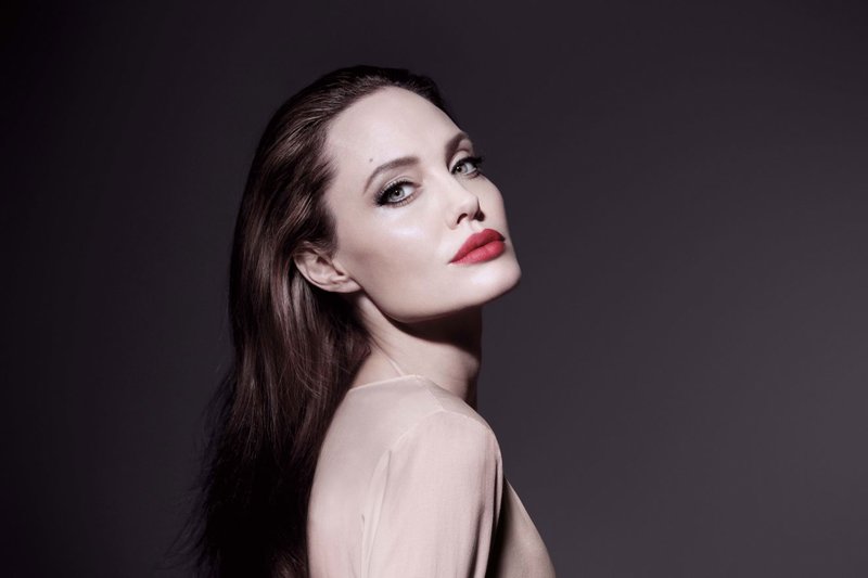 Wieczorowy makijaż Angeliny Jolie