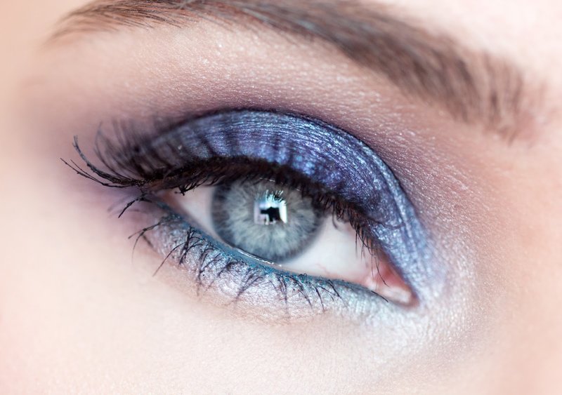 Zachte make-up in blauwe tinten