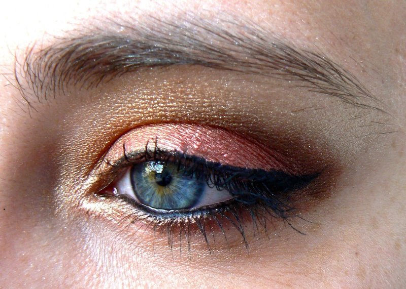 Intenzívny večerný make-up pre modré oči