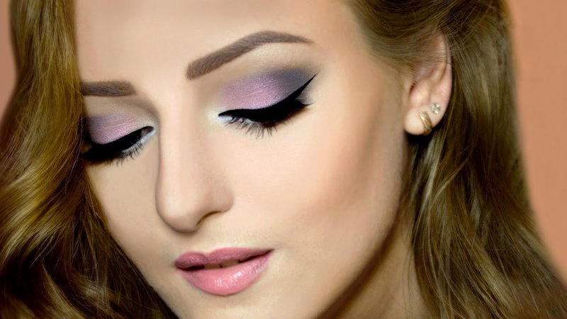 Při použití světlého make-upu se používají nasycené barvy