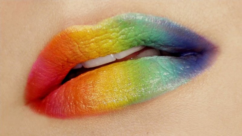 Lèvres couleur arc-en-ciel