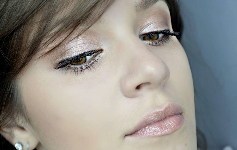 Svetlý make-up pre majiteľov hnedých očí
