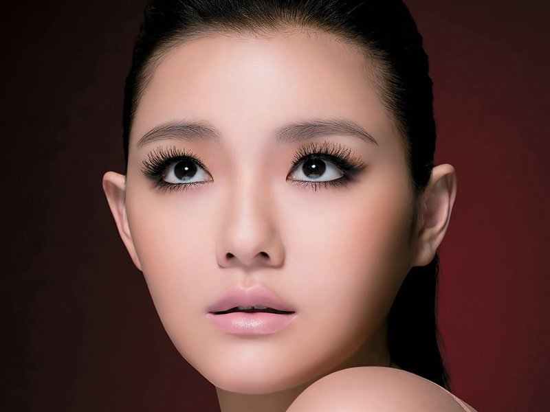 Impozantný make-up očných viečok pre ázijskú tvár
