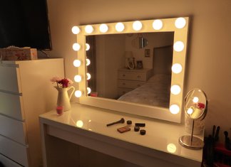 Osvětlené make-up zrcadlo