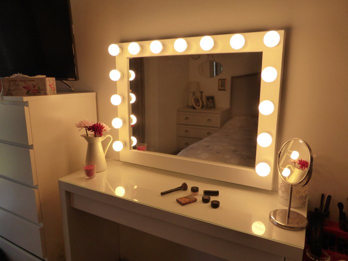 Osvětlené make-up zrcadlo