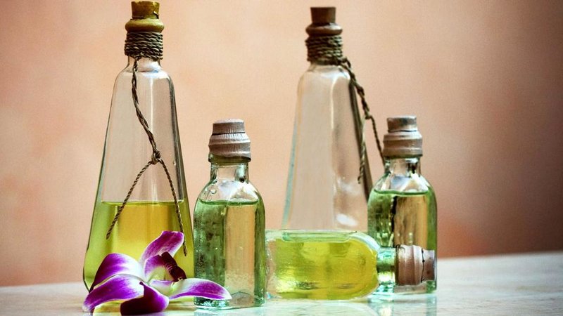 Beneficiile uleiului de ricin pentru păr