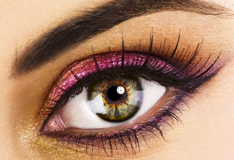 Fialovožltý make-up pre zelené oči