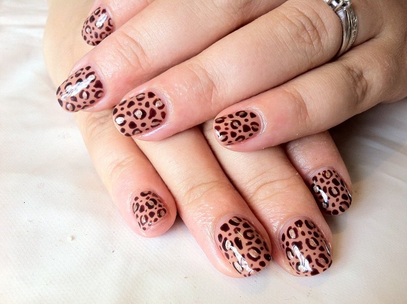 Luipaardprint op nagels