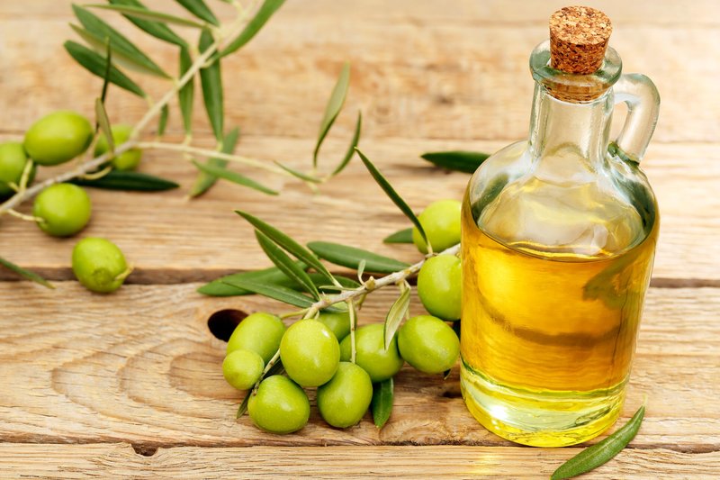 Cheveux lisses à l'huile d'olive