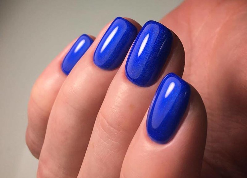 Blauwe gellak manicure