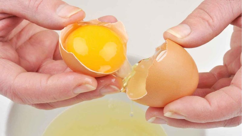 Jajko i miód - zdrowe produkty na porost włosów