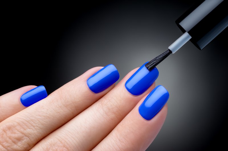 Solide manicure in blauwe tinten