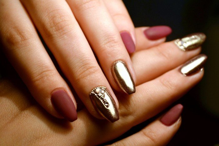 Złoty polski manicure