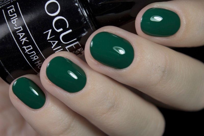 Emerald manicure