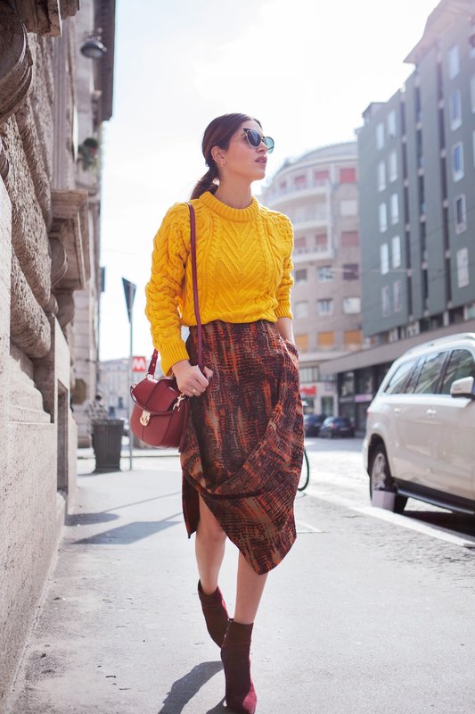 Áo len crop top với váy street style