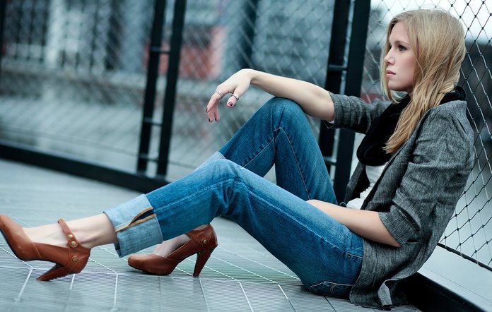 Modne jeansy damskie: trendy i nowości 2019