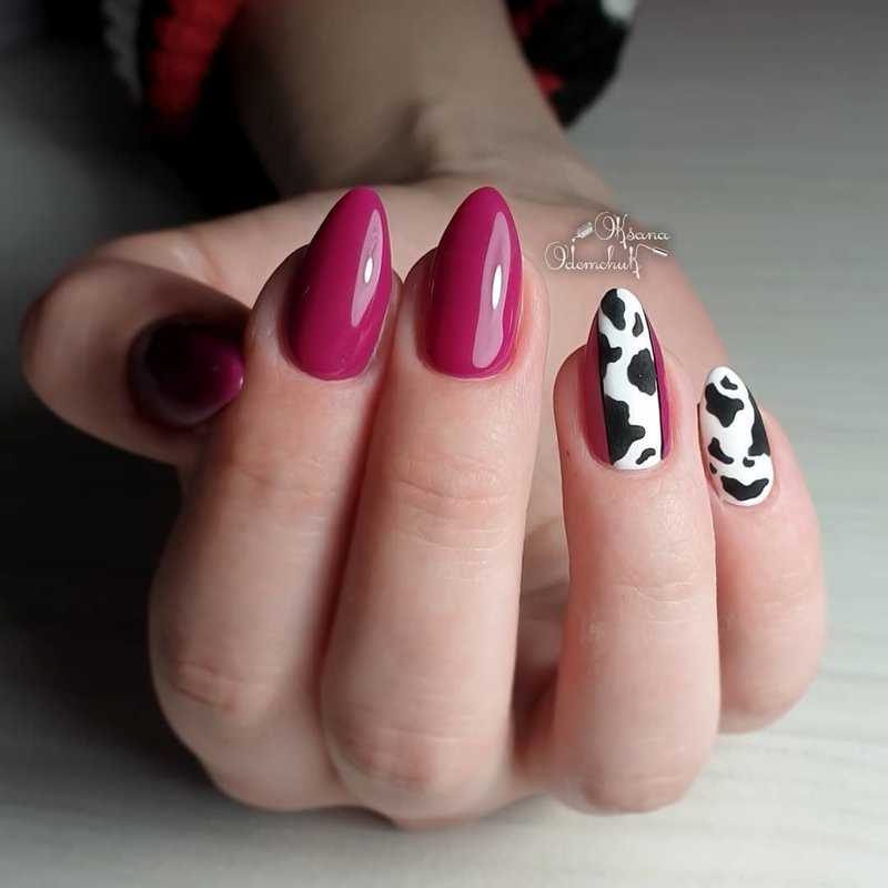 Fuchsia scherpe nagels met design
