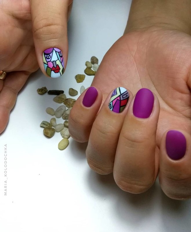 Matné nehty s mozaikovým designem