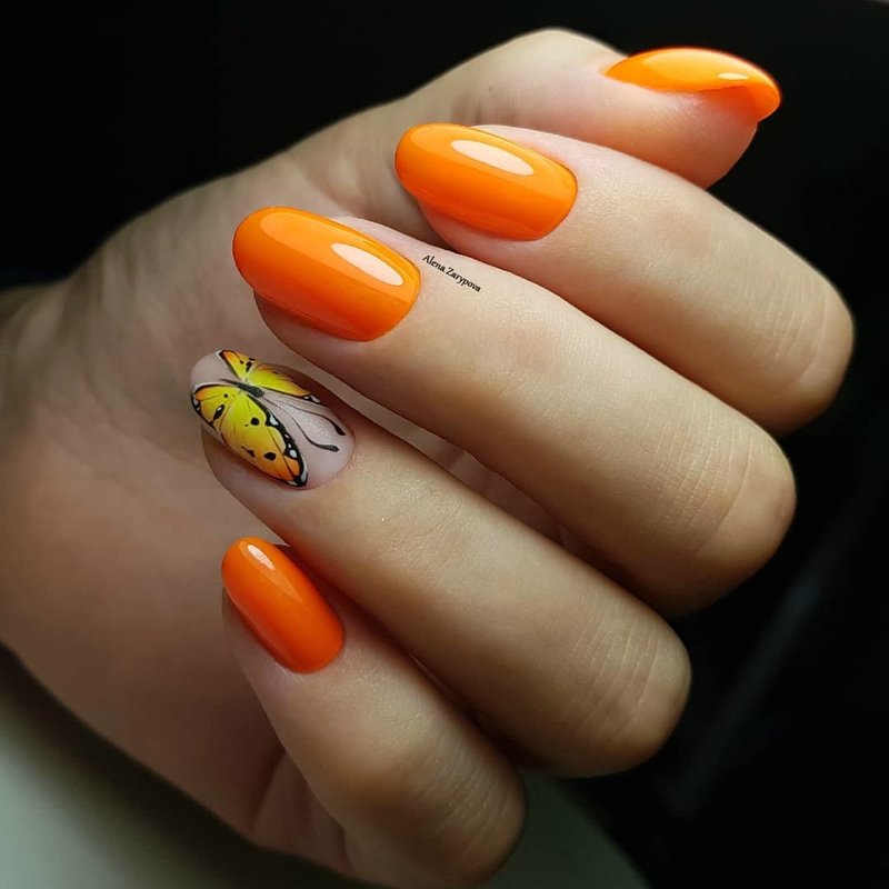 Oranžová manikúra na podzim