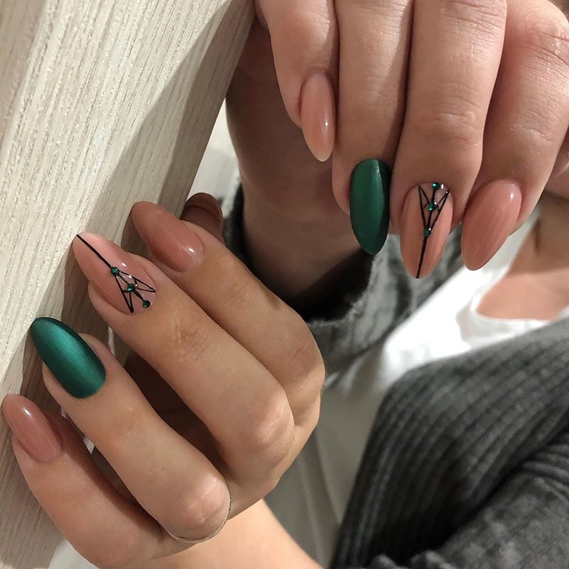 Emerald nagels