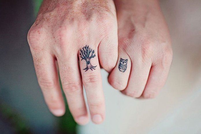 Krásné dvojité tetování pro milovníky