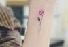 Tatovering på håndleddet for en jente