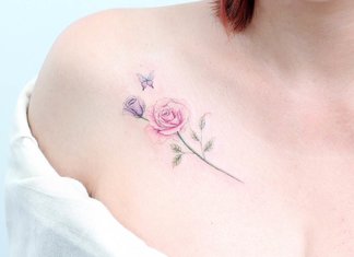 Krásné tetování na klíční kosti dívky