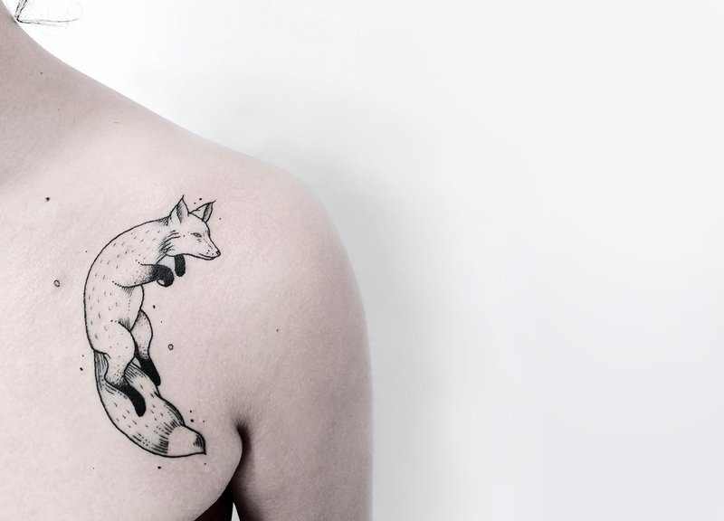 Tatuaj contur Fox
