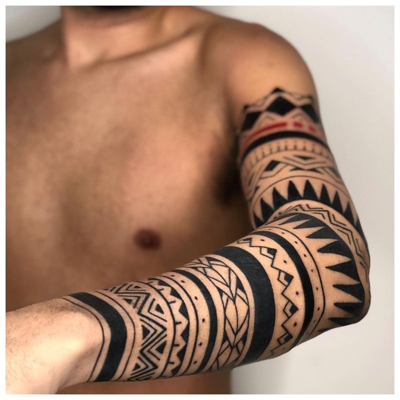 Етническа татуировка