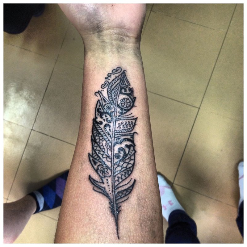 Izvorni list - tetovaža na podlaktici muškarca