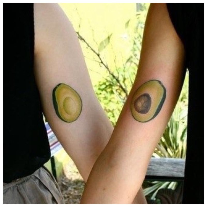 Perpus sumažintas avokadas - suporuotas tatuiruotė