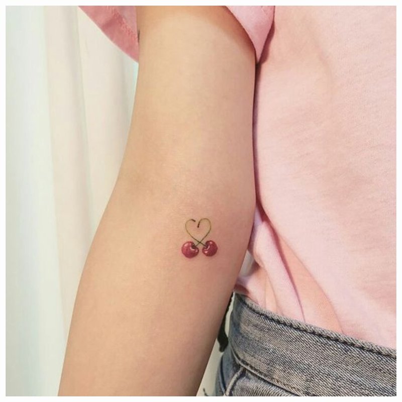 Hjerte og kirsebær - tatovering