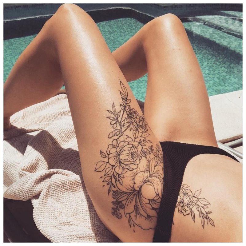 Krásné tetování na kyčle a stehně