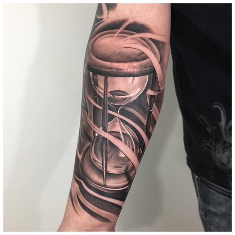 Nydelig tatovering på en manns underarm
