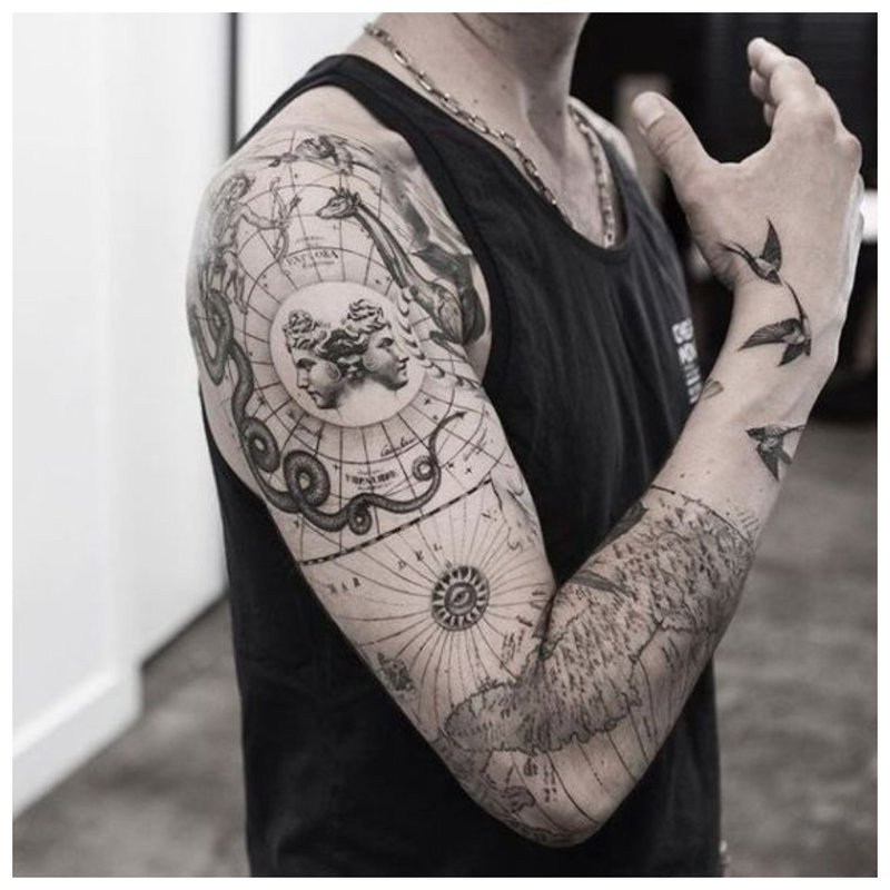Мъжка татуировка от рамо до длан