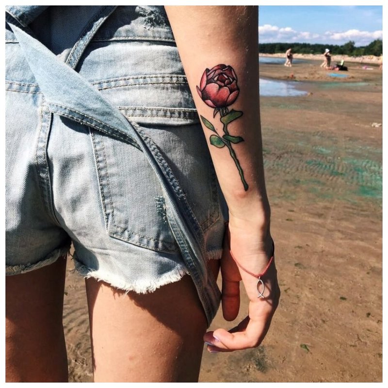 Rose - krásne tetovanie