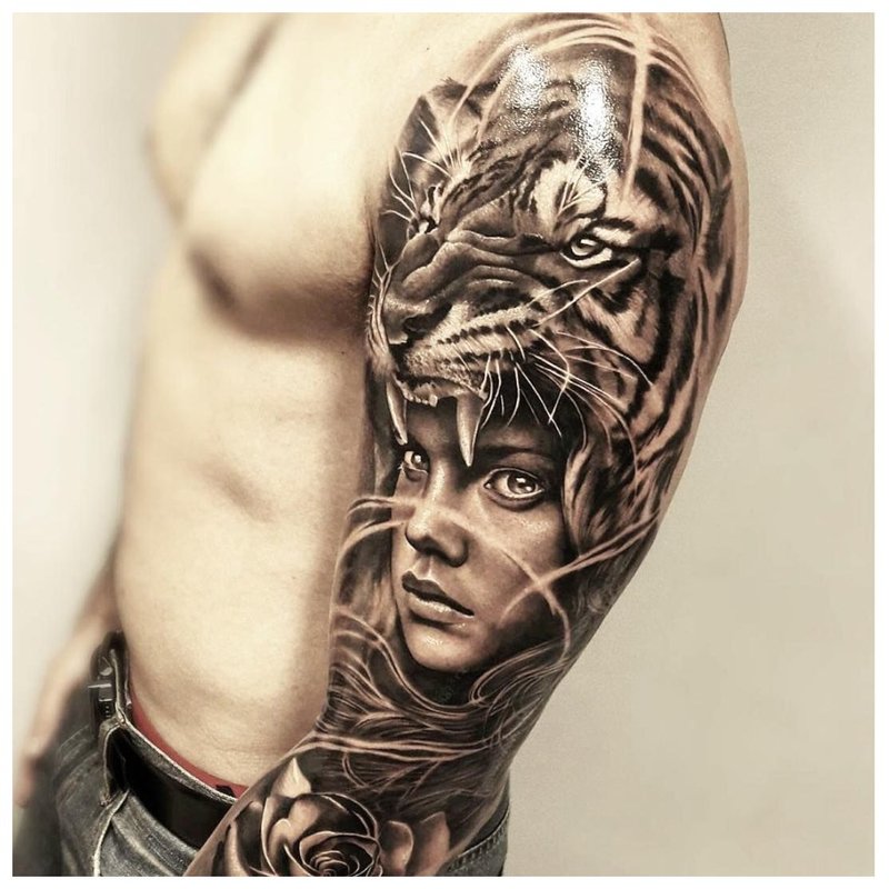 Realistické tetování na rameni