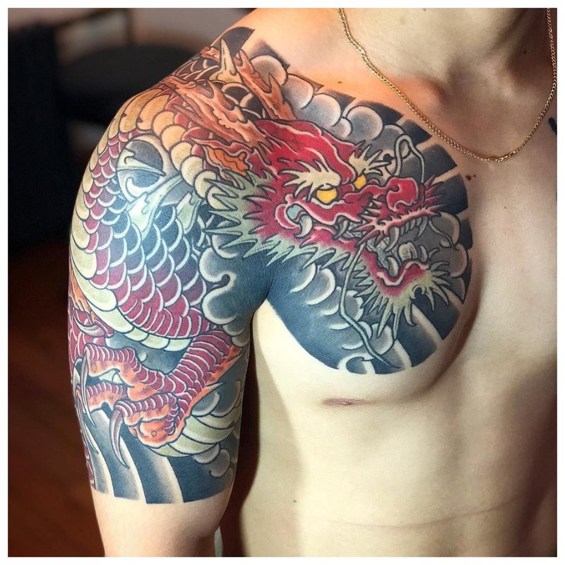 Japoniško stiliaus drakono tatuiruotė