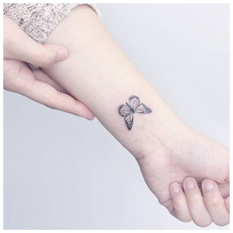 Ръчна татуировка