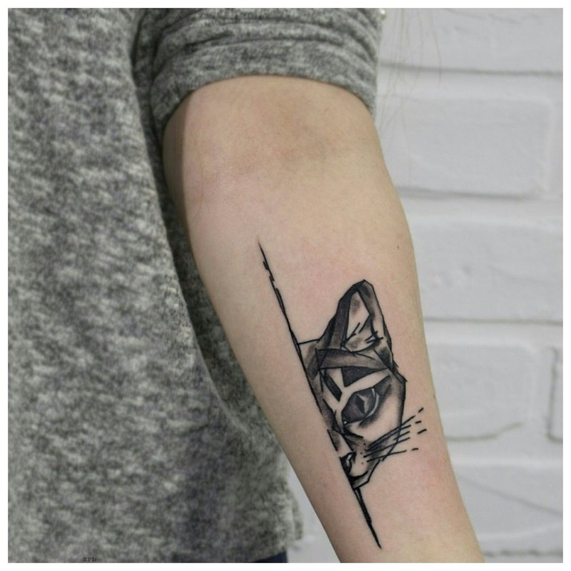 Motyw zwierzęcy dla tatuaży na przedramionach