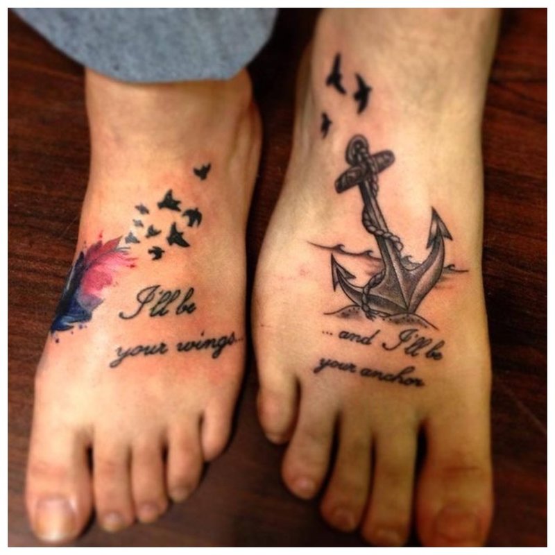Tetoválás a lábán egy pár számára