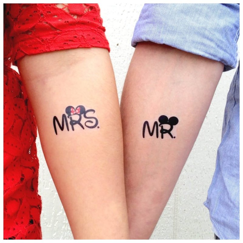 Tatuaż dla pary w formie napisu w języku angielskim