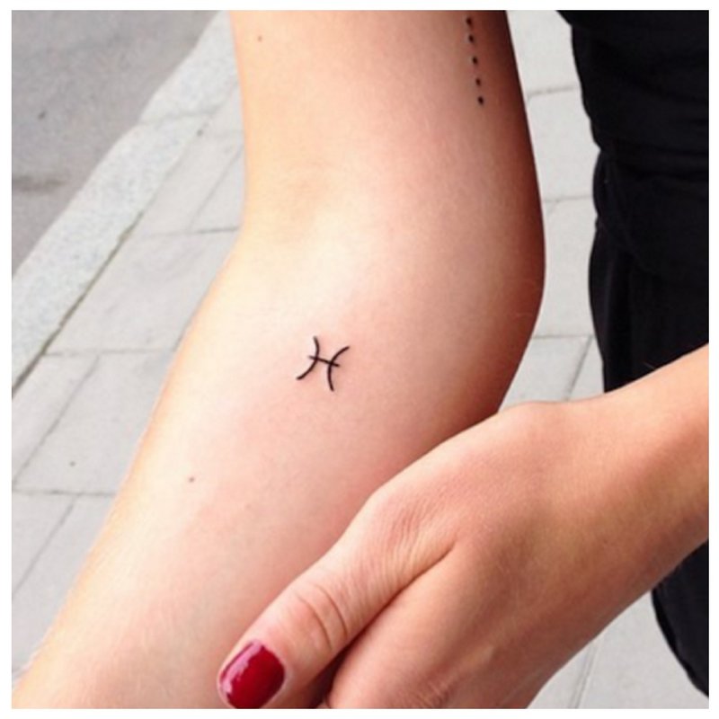 Tatuaj - simbol al zodiacului peștilor