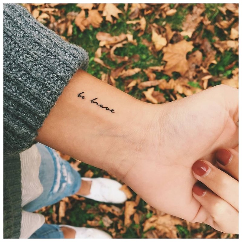 Eredeti felirat a tetováláshoz.