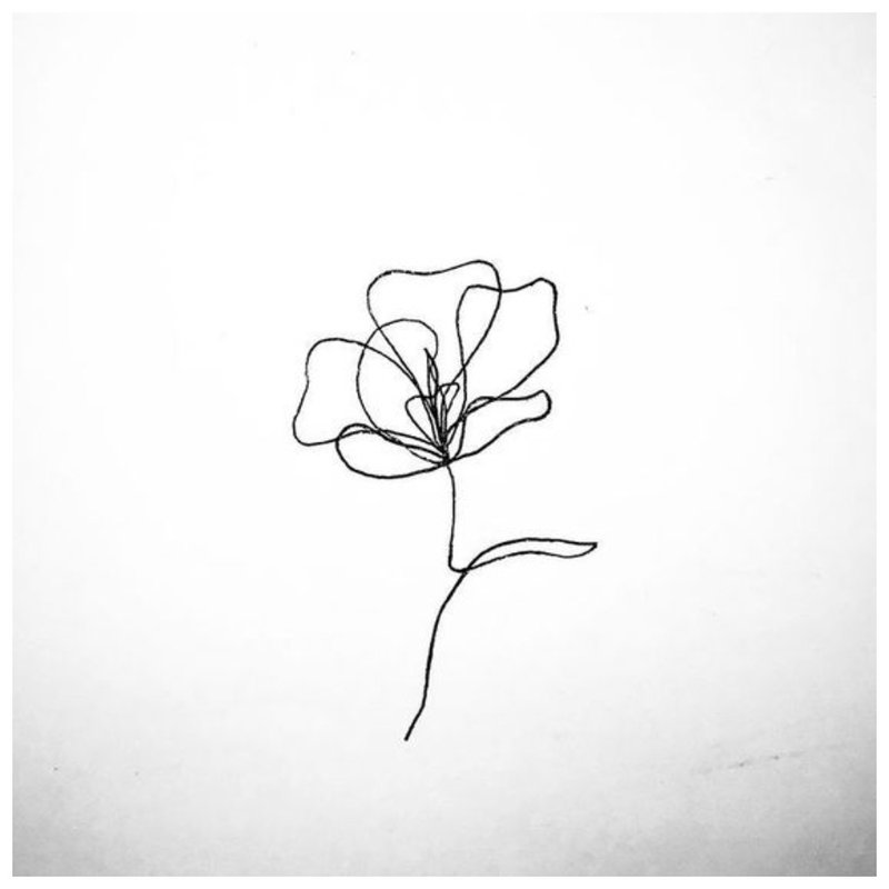 Kvetinová skica na tetovanie.