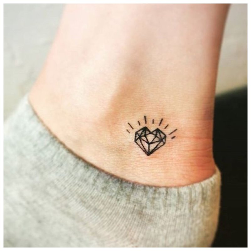 Tetování ve tvaru srdce