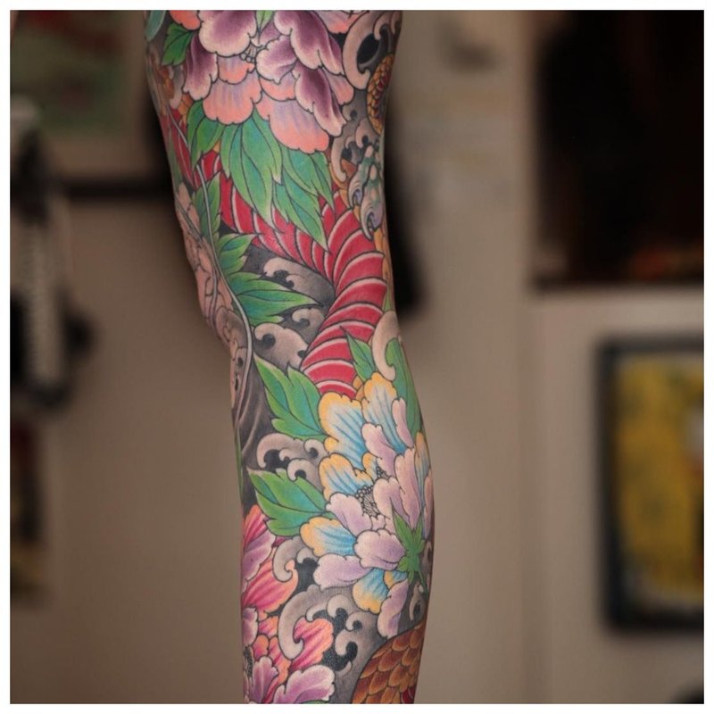 Tatuaj oriental cu braț complet