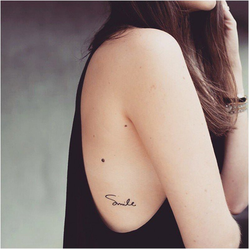 Malý nápis tetování